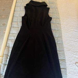 Elegant black ankle length. Quality material flattering fit around the waist.